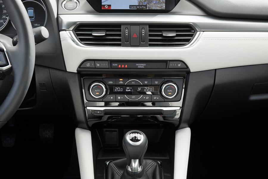 Детали интерьера Mazda6 Sedan 2016 года  (фото 35 из 46)
